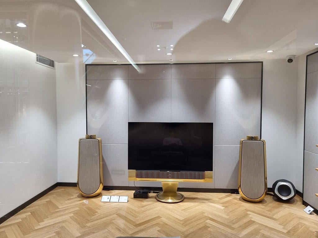 บัวเชิงผนัง