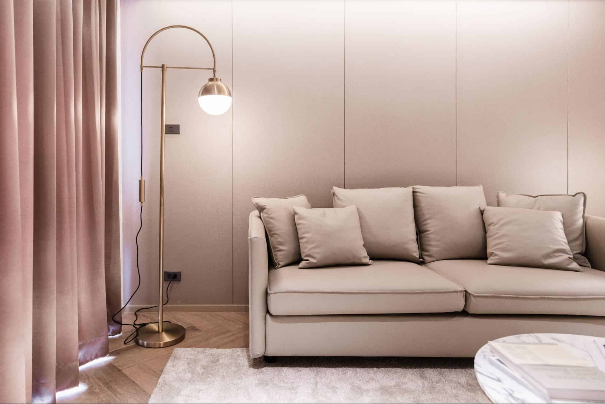 บัวติดขอบพื้น