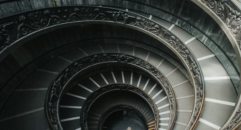 แบนเนอร์คิ้วจมูกบันได เลือกคิ้วจมูกบันไดแบบไหนดี