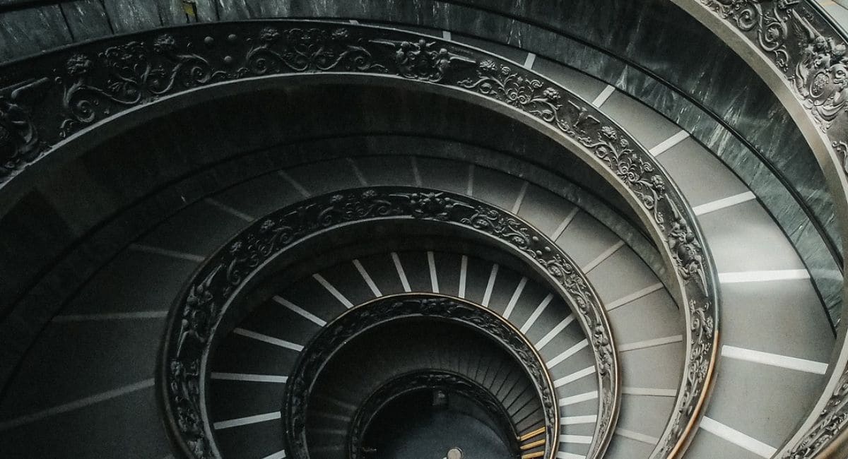 แบนเนอร์คิ้วจมูกบันได เลือกคิ้วจมูกบันไดแบบไหนดี