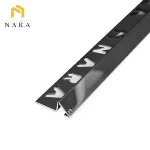 คิ้วกระเบื้องสแตนเลสมุมลาด สีดำกราไฟต์ ผิวเงา 10 มม.