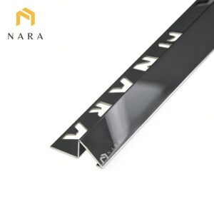 คิ้วกระเบื้องสแตนเลสมุมลาด สีดำเจ็ทแบล็ค ผิวเงา 15 มม.