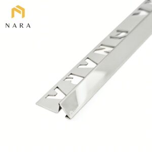 คิ้วกระเบื้องสแตนเลสมุมลาด สีเงิน ผิวเงา 10 มม.