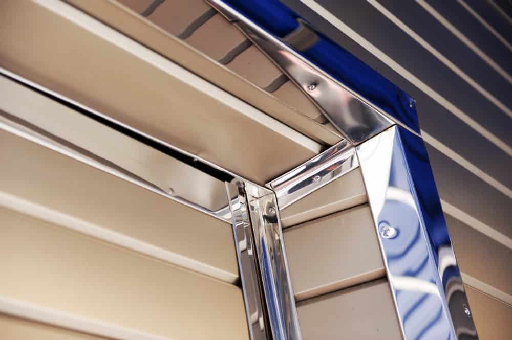 การใช้สแตนเลสผิวเงาตกแต่งภายใน