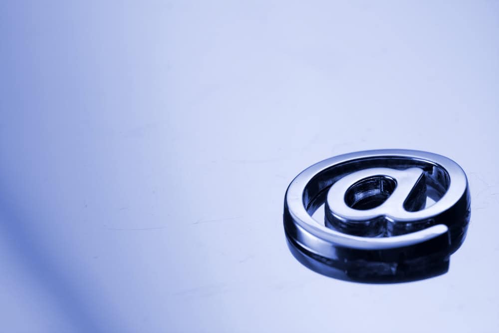 ตัวอย่างการออกแบบตัวอักษรสแตนเลส